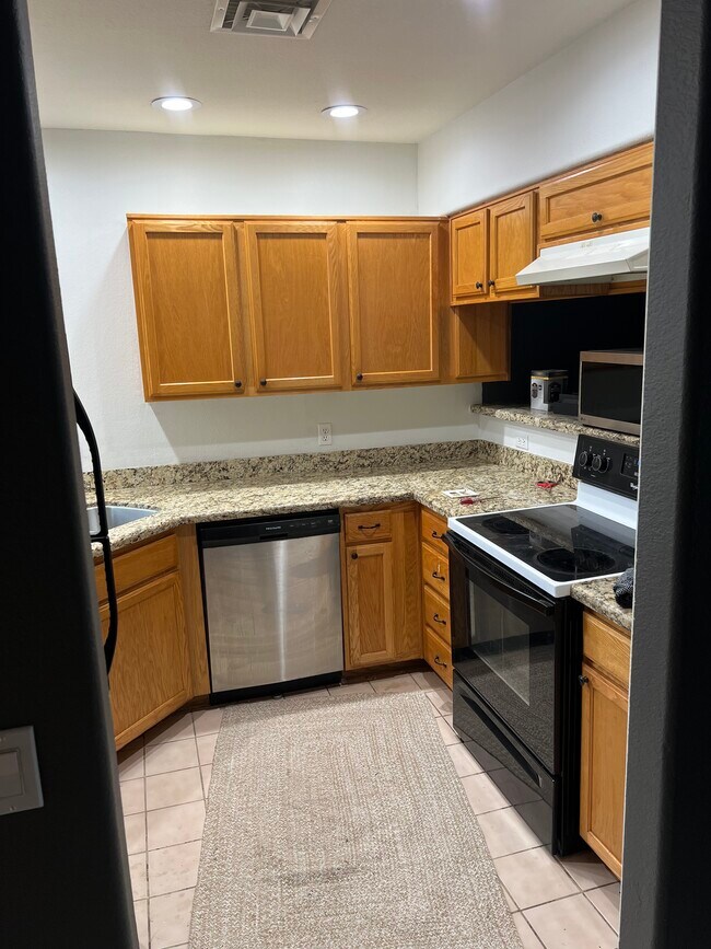 Kitchen - 7101 W BEARDSLEY Rd
