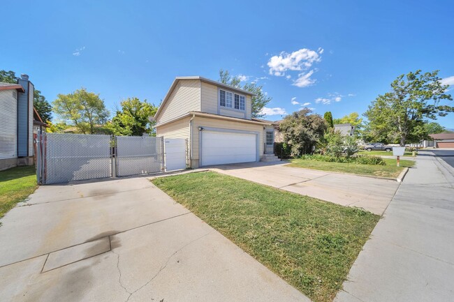 Building Photo - Spacious West Jordan Home w 2 car attached...