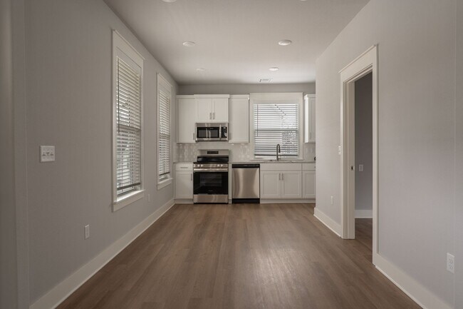 Foto del edificio - Beautiful new 2-story home features 2 BR/2...