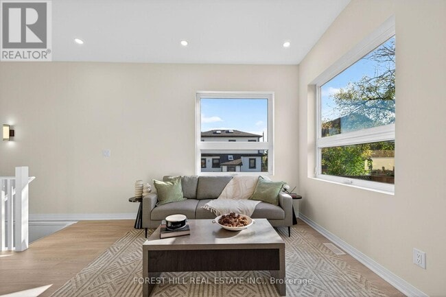 Building Photo - 8 Boylen St