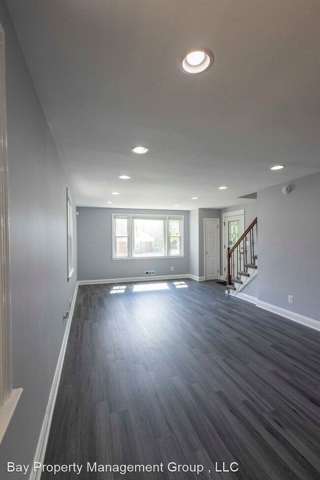 Building Photo - 5 br, 3.5 bath House - 1804 Weyburn Rd
