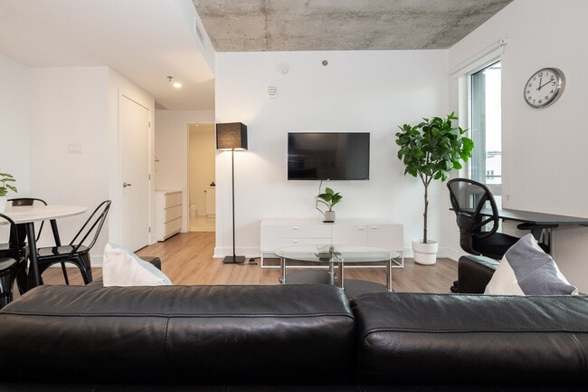 Building Photo - 1475 Rue St-Hubert