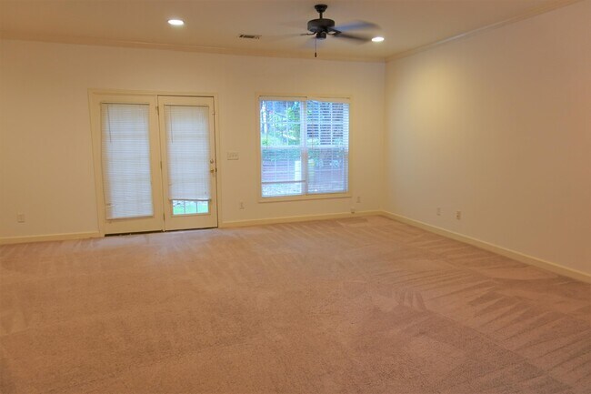 Building Photo - 204 Ashby Dr