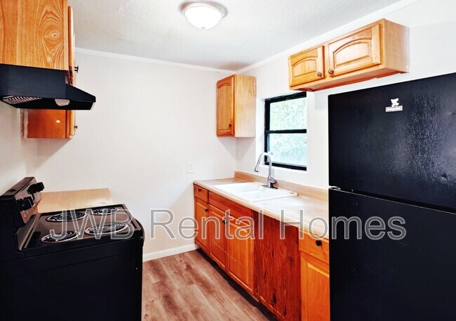 Building Photo - 9216 Wilton Ave W