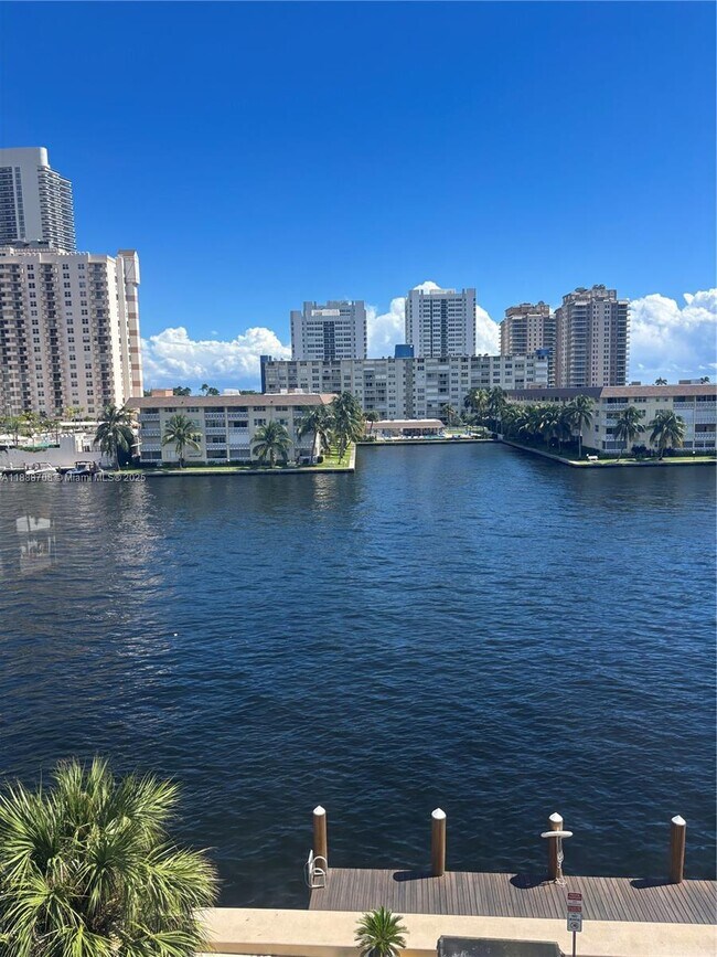 Foto del edificio - 111 Golden Isles Dr