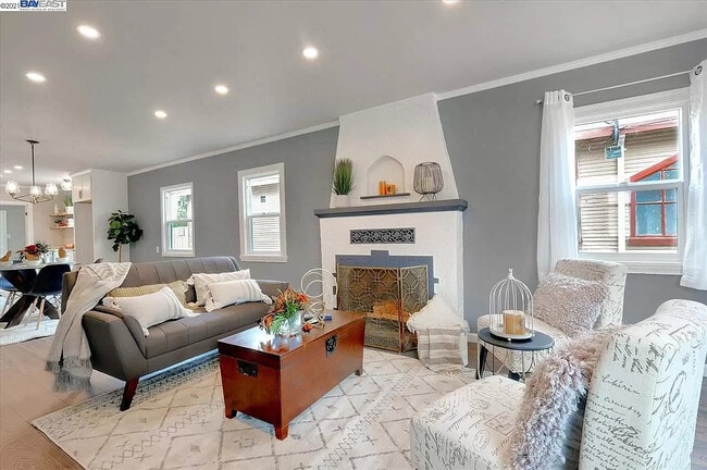 Living Room - 9307 Sunnyside St