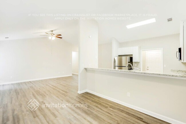 Building Photo - 7032 N Shore Dr