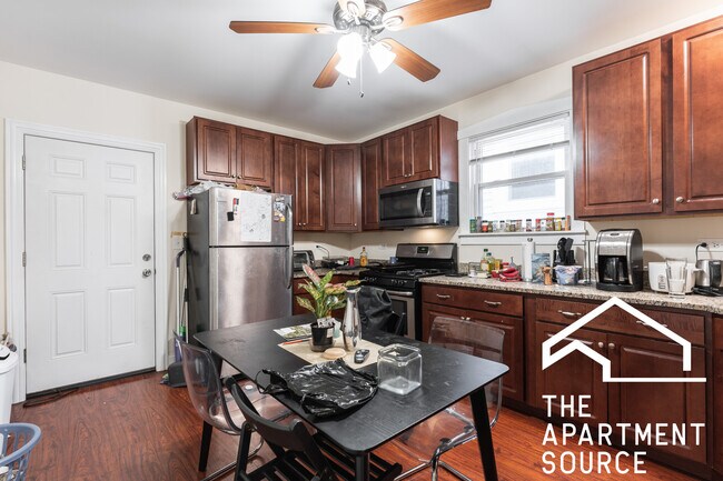 Foto del edificio - 2911 N Ridgeway Ave