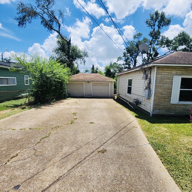 Building Photo - 1033 Cimarron St