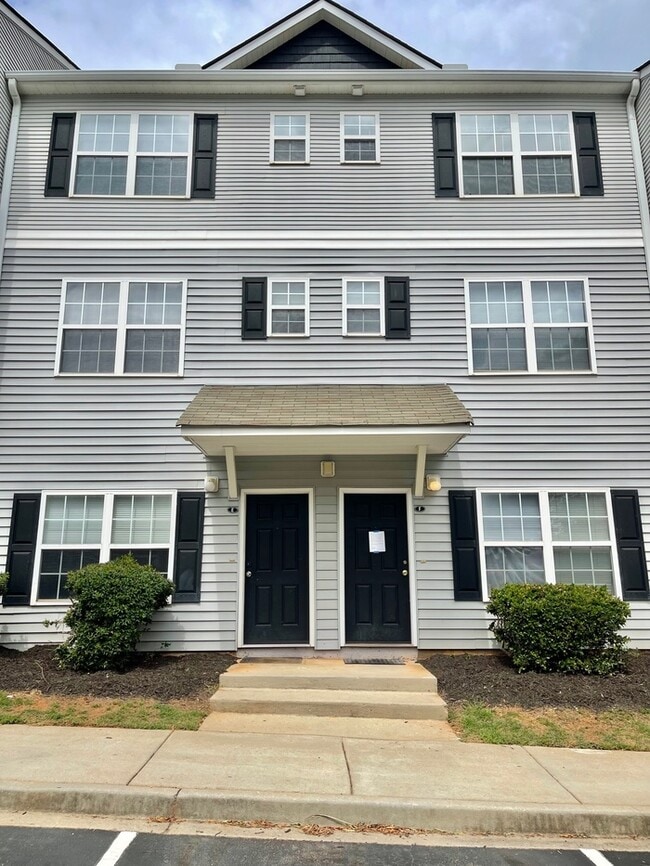 Building Photo - 128 University Village Dr
