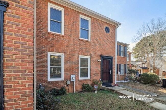 Foto del edificio - 8078 Woodlake Dr