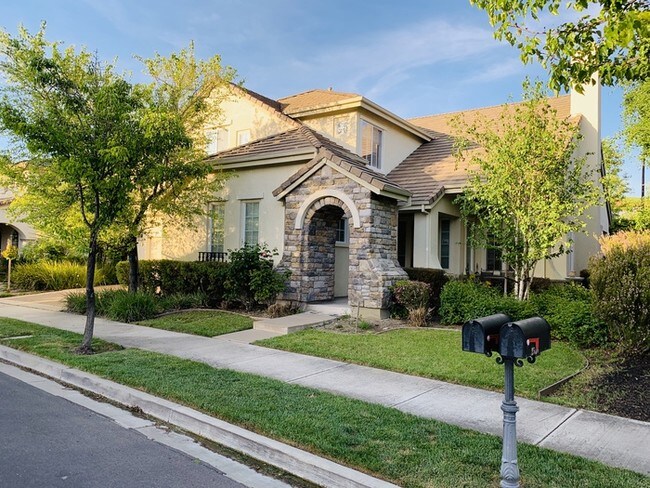 Building Photo - Beautiful Home in Windemere Community