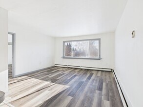 Building Photo - 829 17th Ave