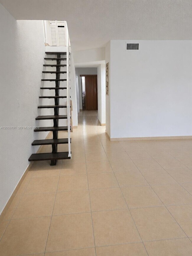 Building Photo - 1705 W 58th St