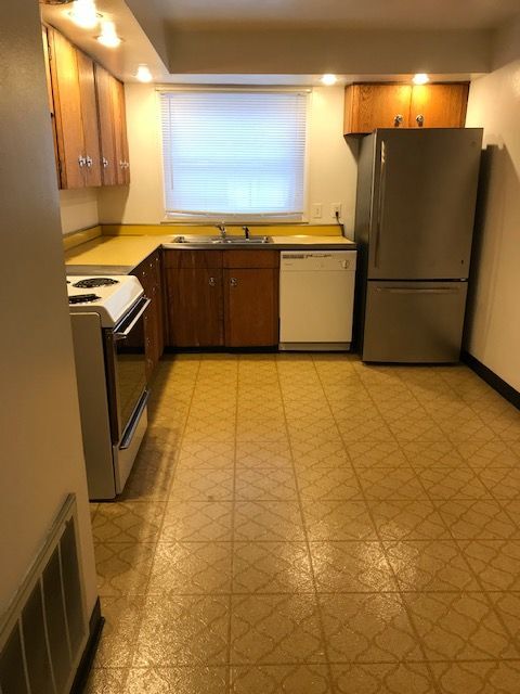 eat in kitchen - 1310 Grandview Dr