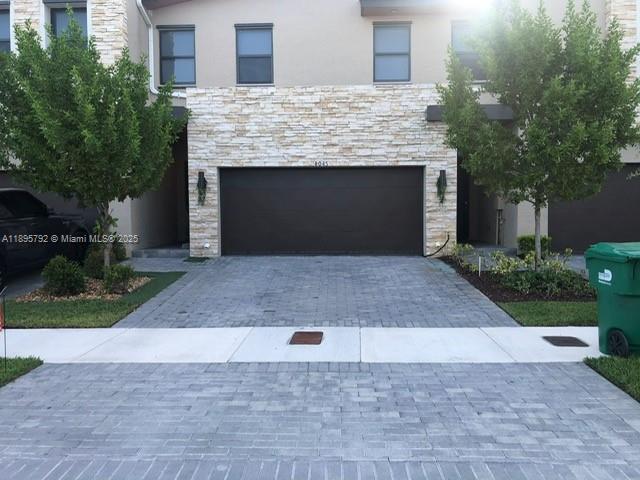 Foto principal - 8045 NW 105th Ct