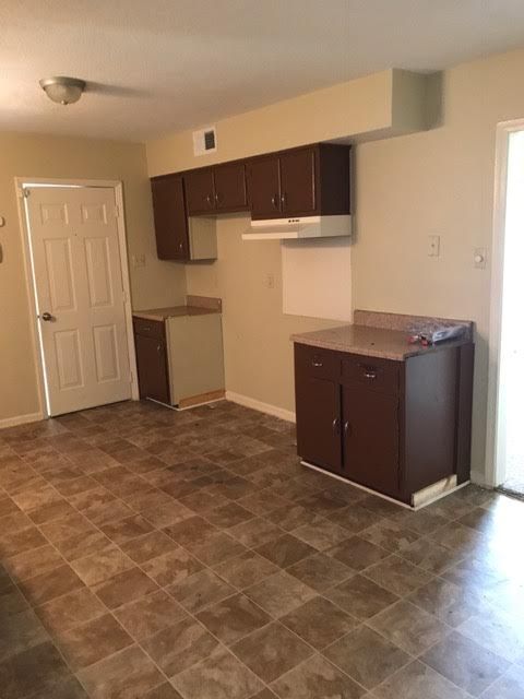Building Photo - 4620 Spring Valley Dr