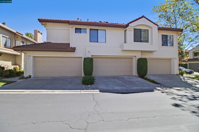 Building Photo - 781 Lakemont Pl