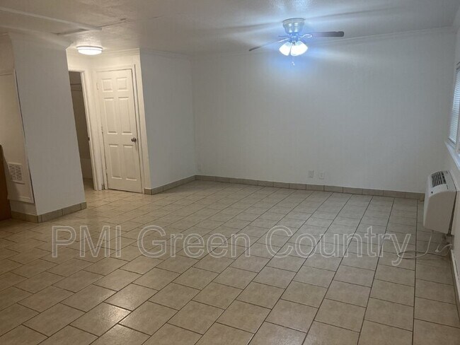 Building Photo - 4357 1/2 S Rockford Pl