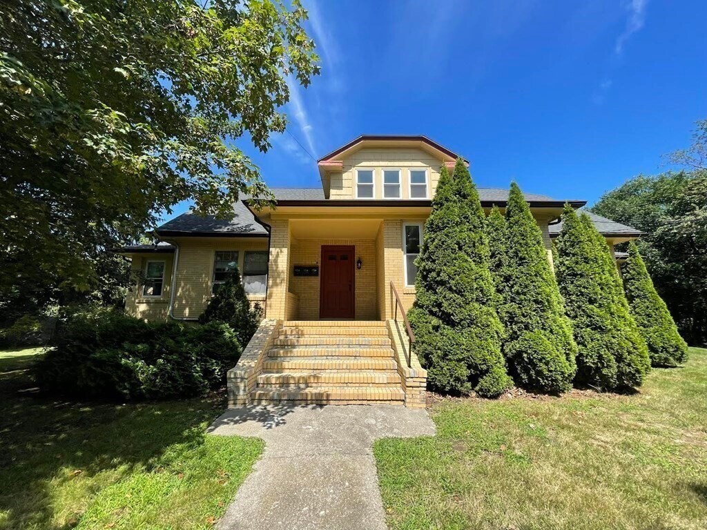 Primary Photo - 350 Plain St