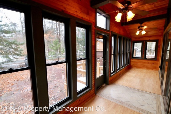 Building Photo - 2 br, 1 bath House - 1146 Chickadee Drive