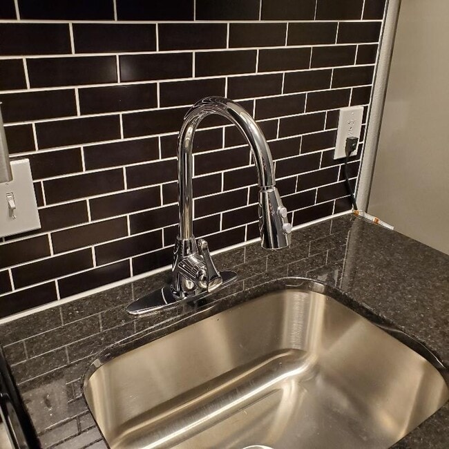 Building Photo - 421 College Ave