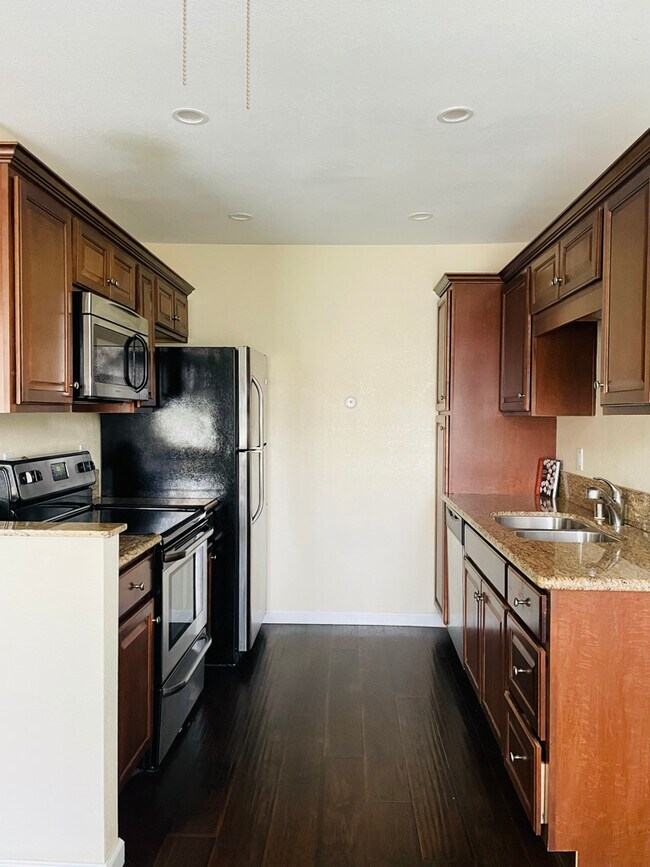 Kitchen - with stainless steel appliances and dish washer - 4185 Louisiana St