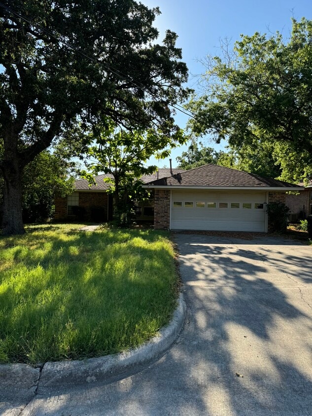 Primary Photo - 1203 Avenue C
