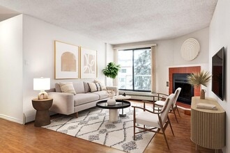 Building Photo - Woodlands Townhomes