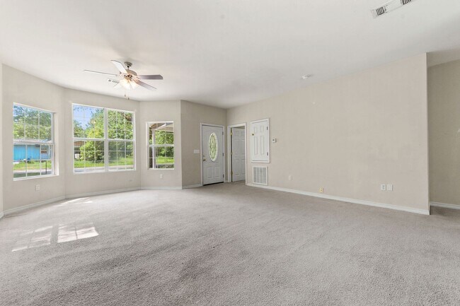 Building Photo - 3 Bedroom Renovated in Bay St. Luis