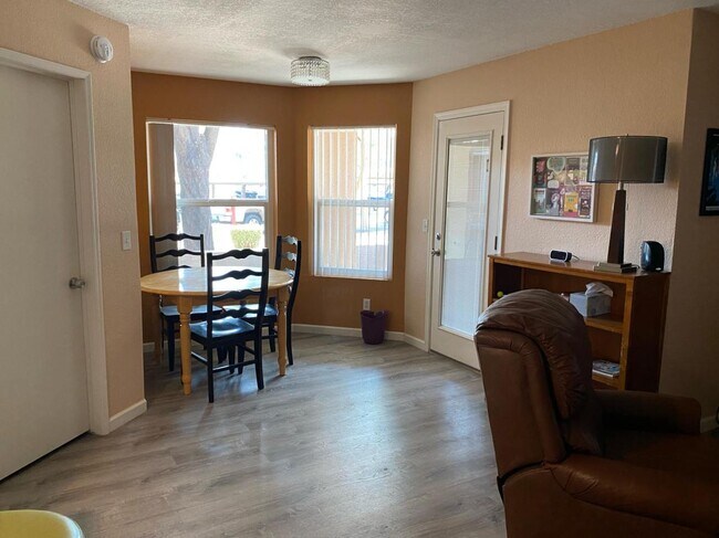 Foto del edificio - 4850 E Desert Cove Ave