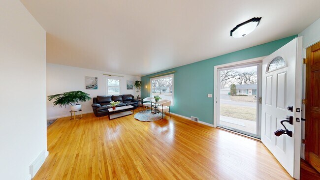 Living Room - 2600 Xylon Ave S