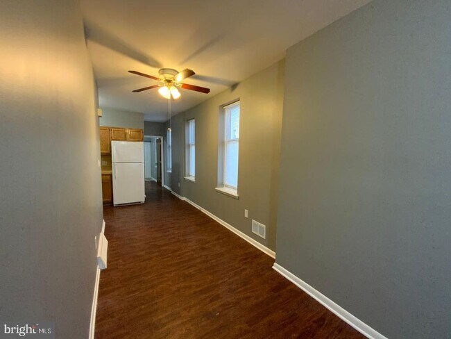 Foto del edificio - 422 W Huntingdon St