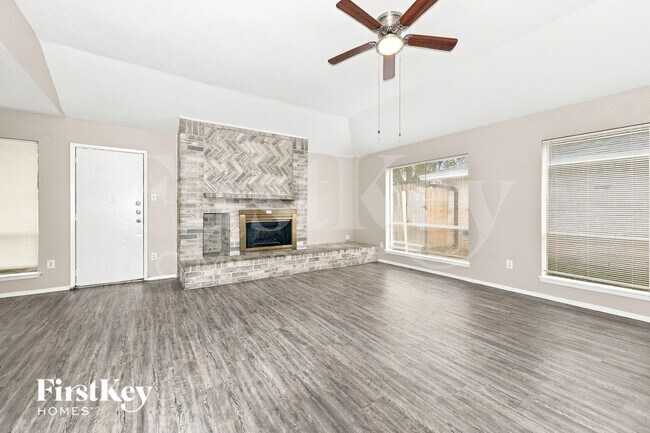 Foto del edificio - 21714 Nickerton Ln