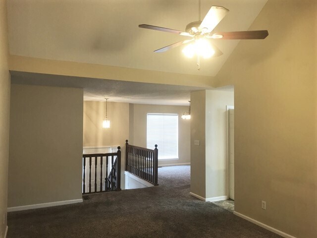 Building Photo - 4718 Vineyard Court SE