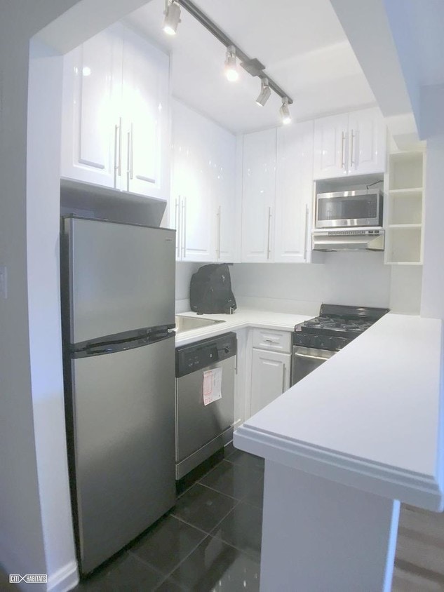 Primary Photo - 151 W 18th St