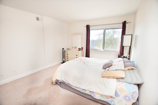 Building Photo - 1100 E Randville Dr