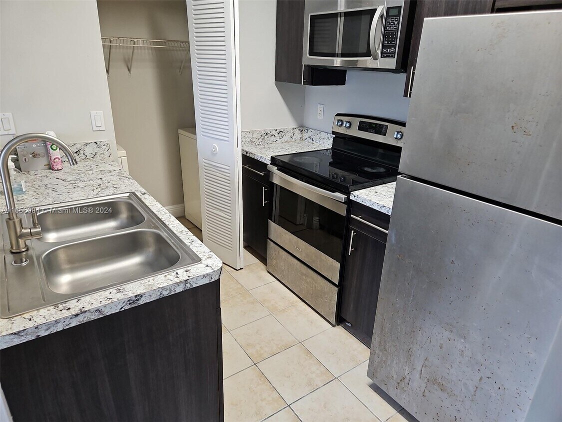 Foto principal - 1249 SW 46th Ave