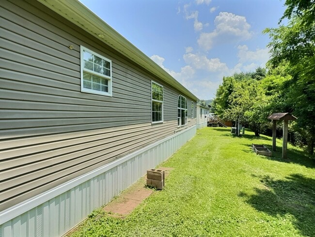 Building Photo - 953 Lucky Lane