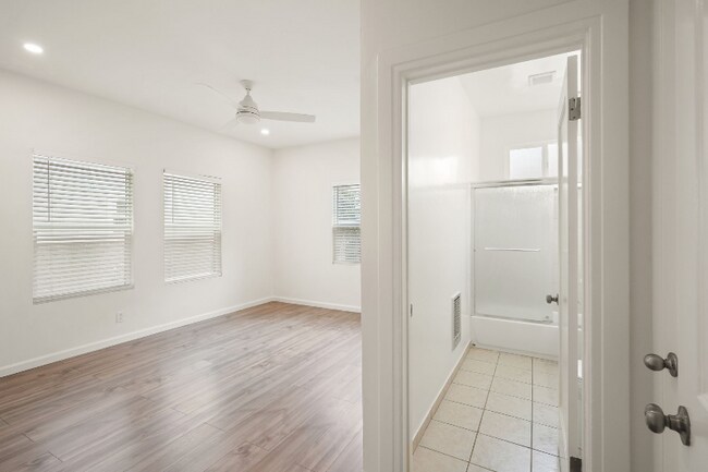 Foto del edificio - 1202 N Gower St