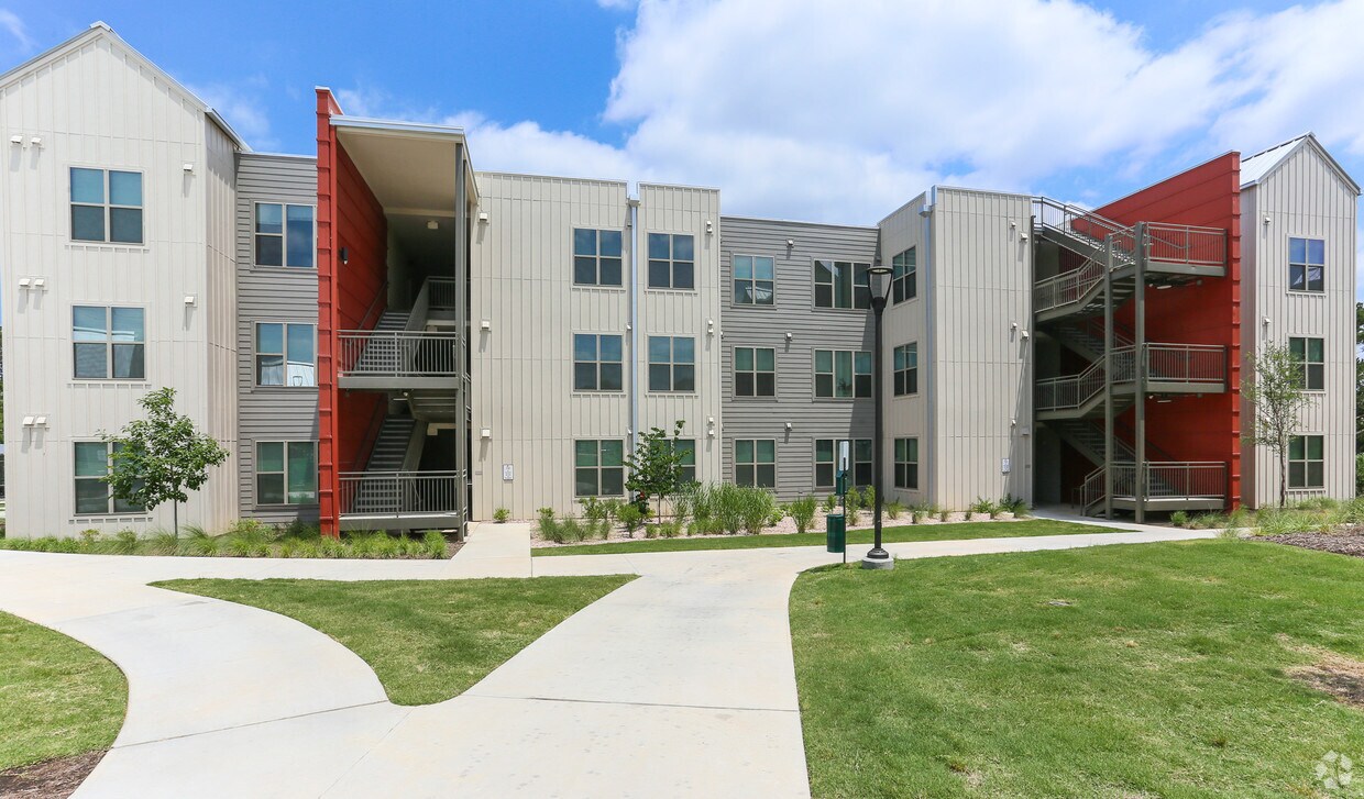 Primary Photo - Cardinal Point Apartments