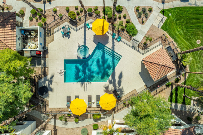 Pool - Del Mar Apartments