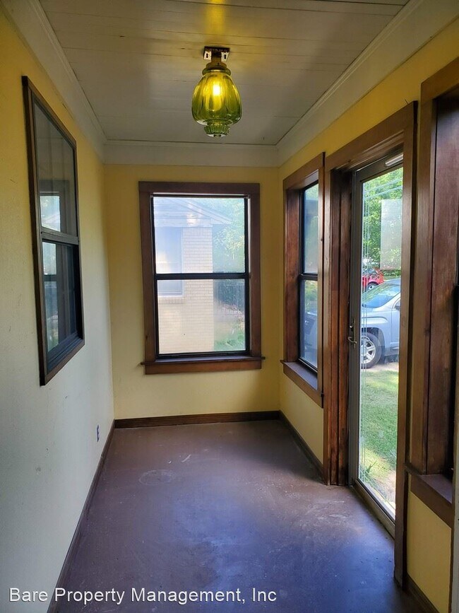 Building Photo - 2 br, 1 bath House - 1029 W Symmes