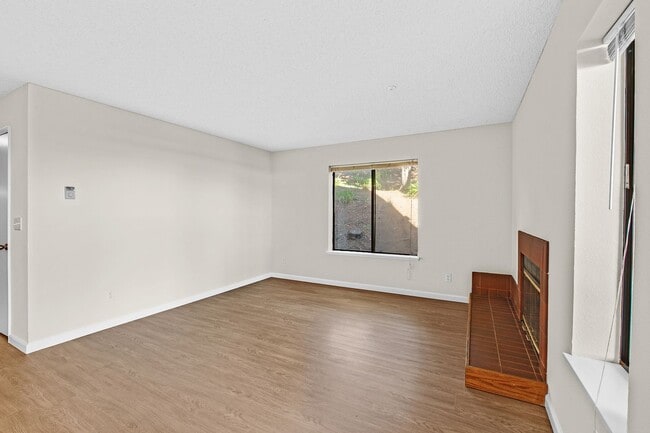 Building Photo - Fabulous condo at the Saddleback complex