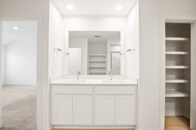 Building Photo - 30615 Skye Villa Ln
