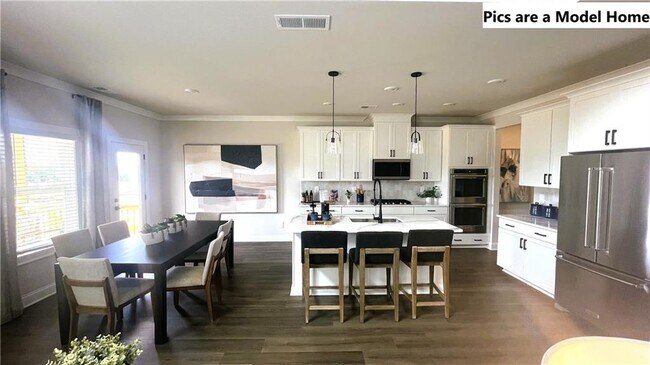 Building Photo - 3237 Madeira Dr