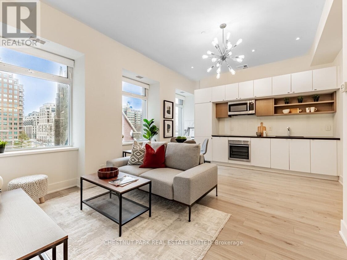Photo principale - 111-111 St Clair Ave W
