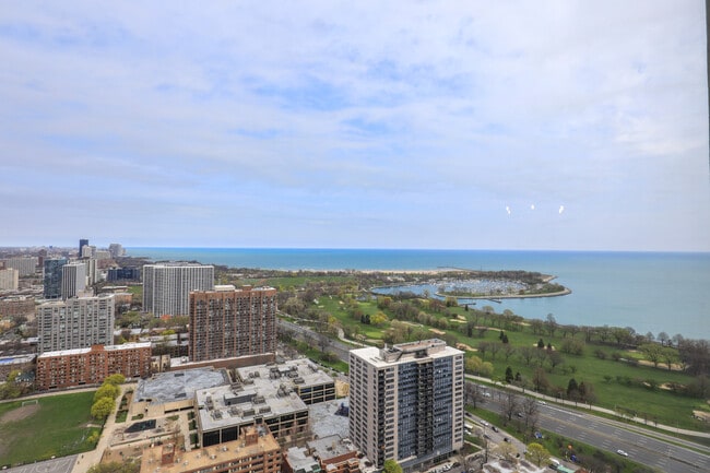Foto del edificio - 655 W Irving Park Rd
