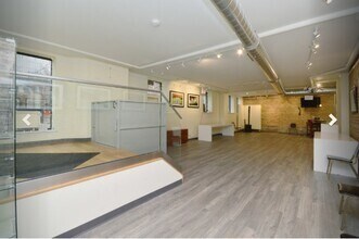 Building Photo - 1068 W Granville Ave