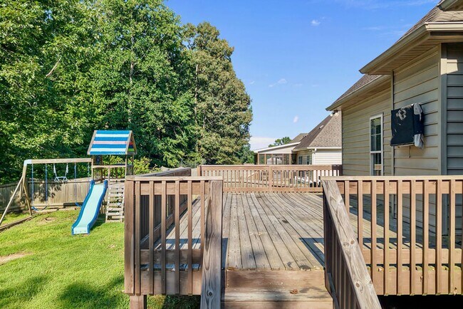 Building Photo - Trussville: 4/3 on acre lot, private lot